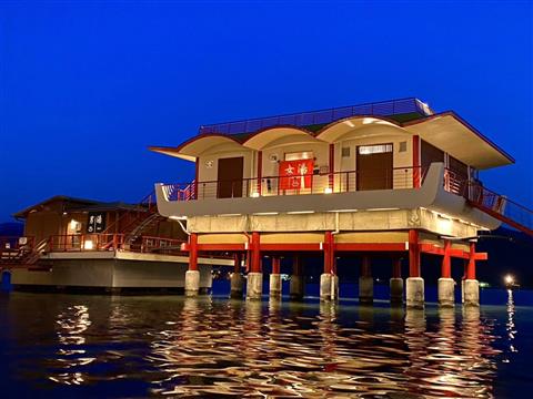 湖上露天風呂（夜景）